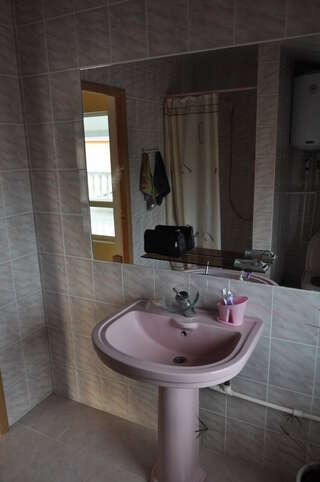 Гостиница На Уральской Геленджик Улучшенный четырехместный номер-5