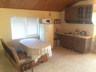 Гостиница На Уральской Геленджик Улучшенный четырехместный номер-9